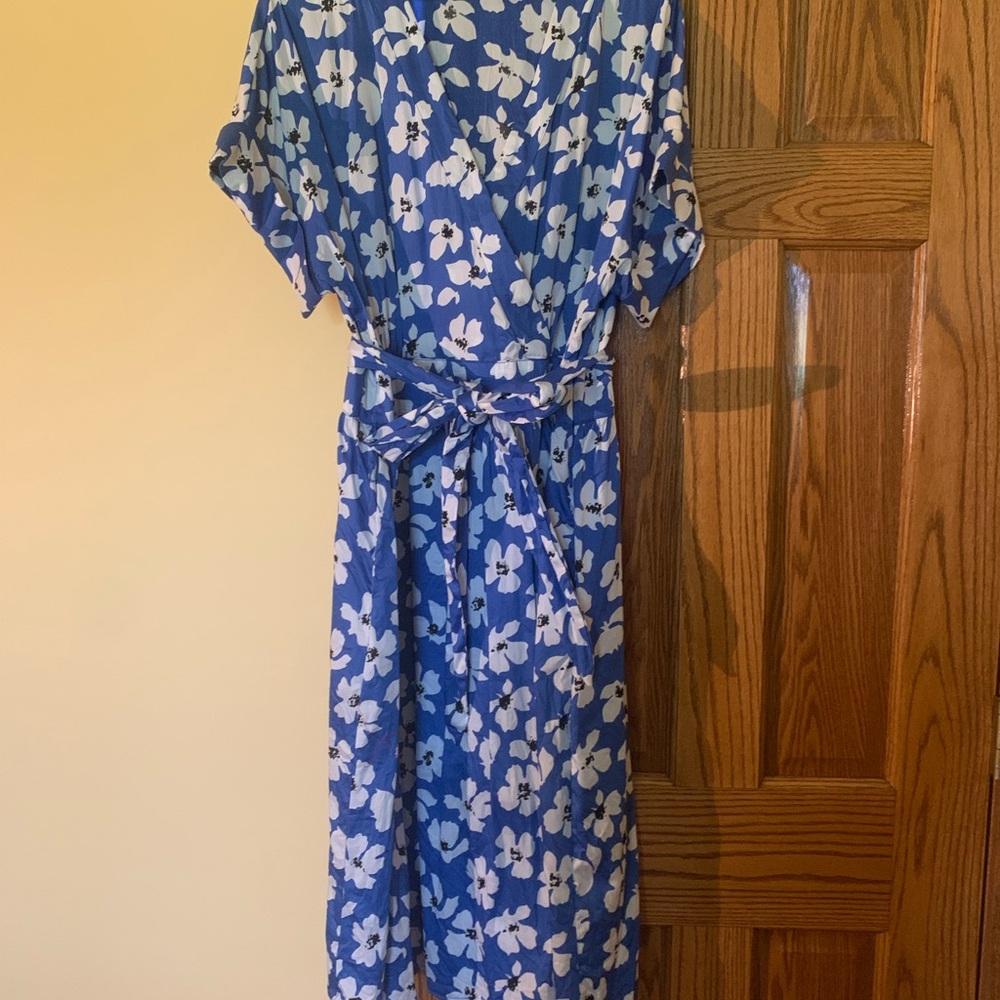 Who What Wear Floral Print Midi Dress in Blue and White